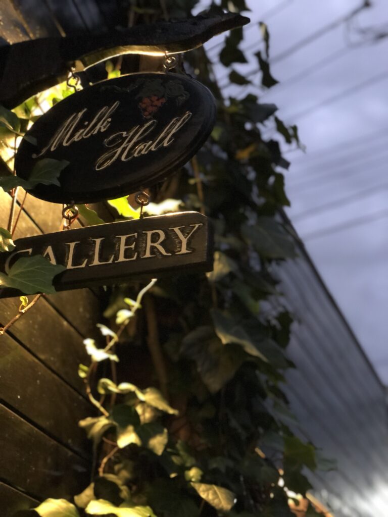 ノスタルジーに浸る鎌倉の喫茶店「ミルクホール」こだわりのハヤシライスとプリン