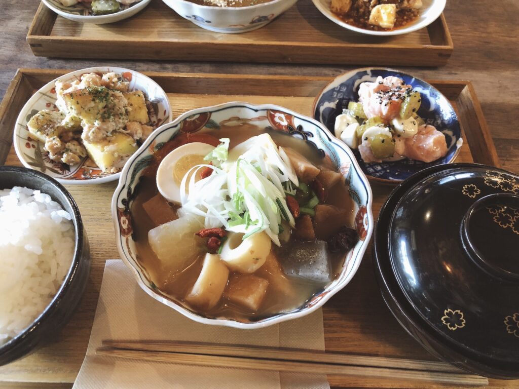 鎌倉古民家カフェ「燕カフェ」で味わう絶品薬膳ランチとこだわりのコーヒー